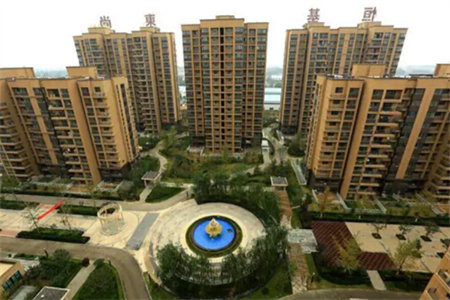 城东万景华庭大4房，业主自住装修，满5唯一，急售，有车库